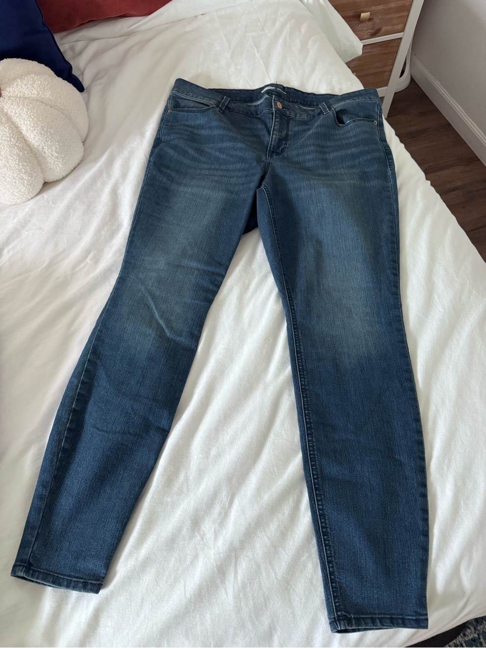 Old Navy Women's Skinny Jeans in Dark Blue Wash